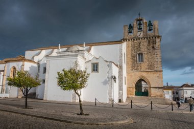 Faro, Portekiz - 01 Mayıs 2018: Mimari detay Faro Katedrali bir bahar gününde