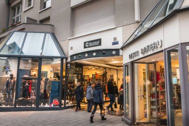 Mulhouse, Fransa - 23 Aralık 2017: mimari detay Cour des Marechaux bir kış gününde şehir merkezinde alışveriş merkezi önü