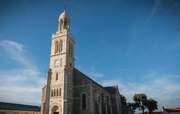 聖ジルクロワドヴィオフ フランスのセント クロイの教会の外観の建築ディテール — ストック写真