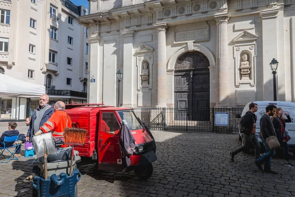 Nantes, Fransa - 25 Eylül 2018: Mimari detay Kutsal Haç Kilisesi, Nantes bir yaz gününde