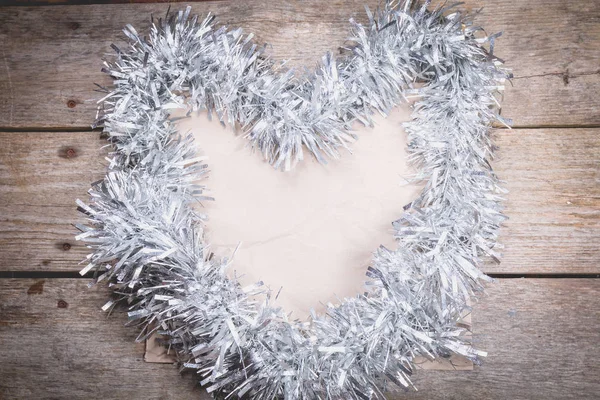 mutlu Noel kavramı eski ahşap tahta ve kağıt üzerinde yazma alanının gri dekorasyonu ile