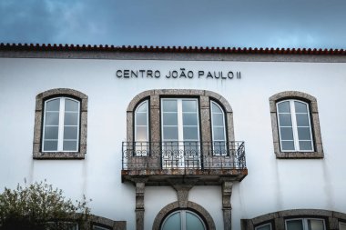 Braga, Portekiz - 1 Aralık 2018: Braga yakınındaki Sameiro Our Lady memorial alacakaranlıkta kutsal mimari detay