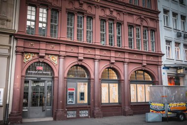 Basel, İsviçre - 25 Aralık 2017: cephe İsviçre CIC İş Bankası bir kış gününde şehir merkezinde bir ajans