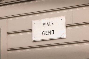 Como, İtalya - 4 Kasım 2017: İtalyanca sokak işareti Geno şehir merkezinde