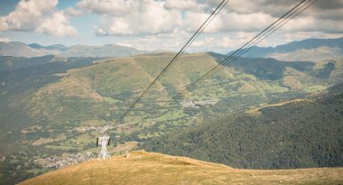 Pla D Adet Kayak Merkezi Saint Lary, Fransa yanındaki görünümünden Pyrenees
