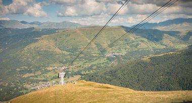 Pla D Adet Kayak Merkezi Saint Lary, Fransa yanındaki görünümünden Pyrenees