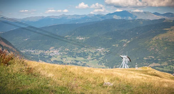 Lary フランスの横にある Pla アデット スキー リゾートからピレネー山脈の眺め — ストック写真