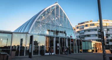 Montpellier, Fransa - 2 Ocak 2019: Mimari detay Montpellier Saint Roch tren istasyonunun bir kış gününde