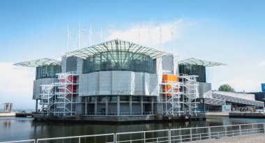 Lisbon, Portekiz - 7 Mayıs 2018: Mimari detay Lizbon Oceanonarium bir bahar gününde. Parc des Nations, 1998 Uluslararası Sergi için oluşturulan bir ilçe yer almaktadır