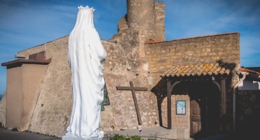 Sete, Fransa - 4 Ocak 2019: Mimari detay La Salette Chapel şehrin bir kış gününde yükseklikleri üzerinde