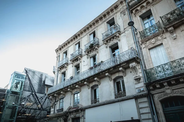 昔の冬の日に建物の歴史的なダウンタウンの典型的なセッテ フランス 2019 建築ディテール — ストック写真