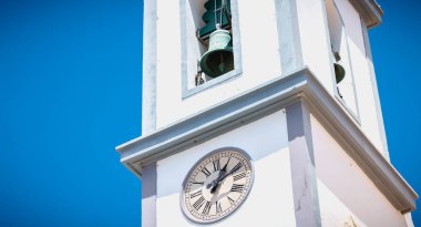 Küçük beyaz kilise tipik bir Portekiz Algarve