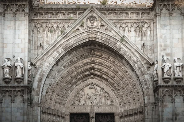 Architectural detail of the Cathedral of St. Mary of Toledo, spa — Stock Photo, Image