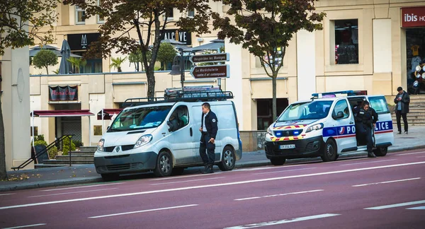 Franse politie controle in het stad centrum van Versailles, Frankrijk — Stockfoto