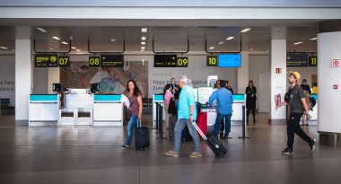 Faro Uluslararası Havaalanı'nın iç görünümü - Portekiz