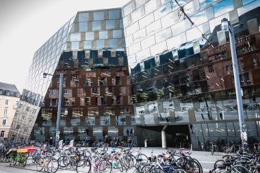Freiburg Üniversitesi Kütüphanesi'nin modern binası