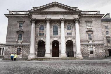 Dublin, İrlanda'da Trinity College mimarlık detayı