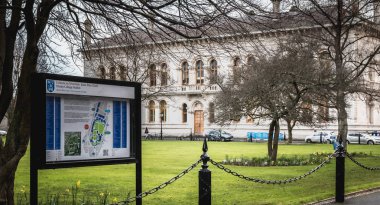Dublin, İrlanda'da Trinity College mimarlık detayı