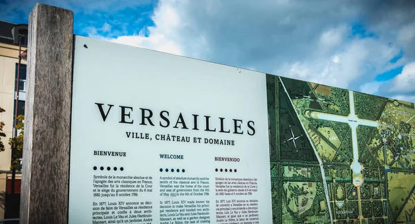 Tourist information board around the castle of Versailles — Stock Photo, Image