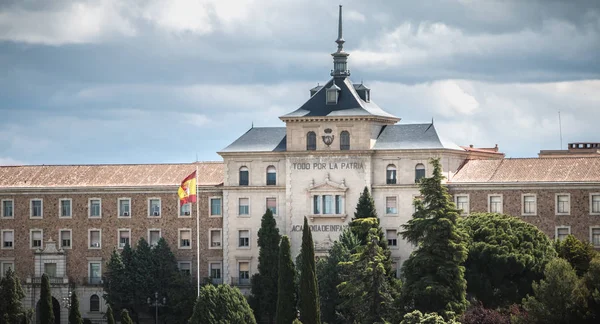 祖国のために、スペイン軍の歩兵アカデミーの建築 det — ストック写真