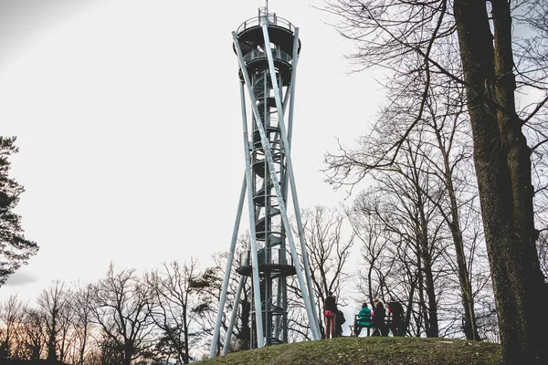 Utsikt över Schlossbergturm-tornet på Schlossbergs kulle i fre — Stockfoto