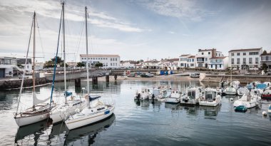 Port Join manevra balıkçı tekneleri küçük liman görünümü