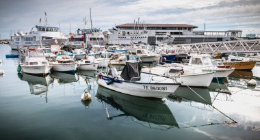 Port Join manevra balıkçı tekneleri küçük liman görünümü