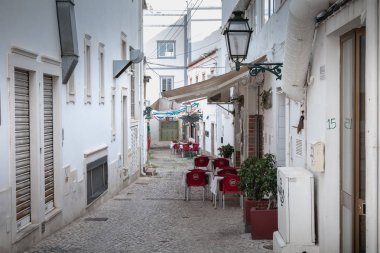 Sokak atmosferi, Hediyelik eşya Atölyesi mimarisi ve Restoranları