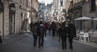 Sokak atmosferi ve mimari bir alışveriş caddesi içinde h