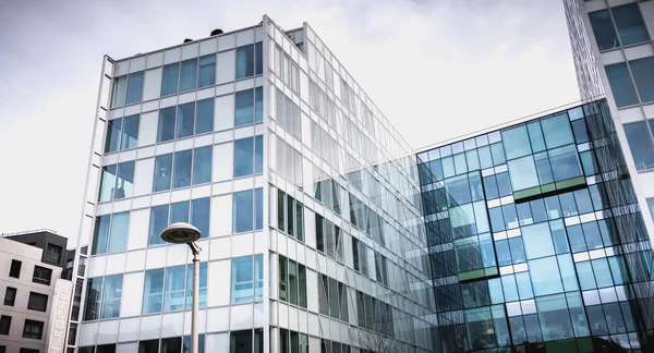 Detalle arquitectónico de la sede del Grupo Rocher en París — Foto de Stock