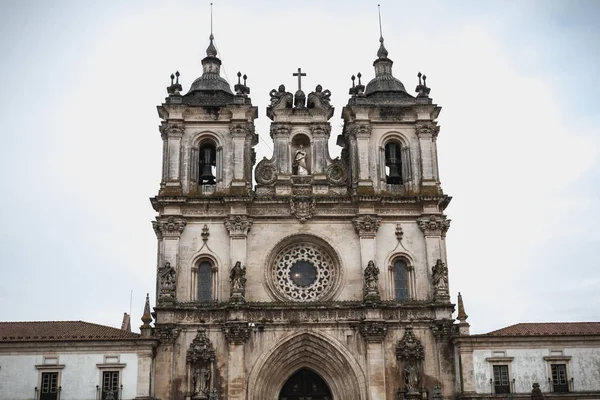 Архитектурные детали монастыря Алькобака, Португалия — стоковое фото