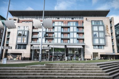 Yeni Smithfield Meydanı'nın modern yapı mimarisi detayı