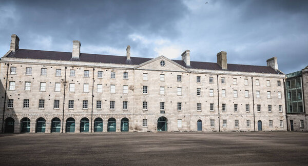 Архитектурные детали Национального музея Ирландии в Дублине
