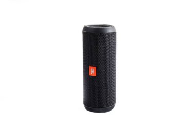 Beyaz arka planda Jbl bluetooth kablosuz taşınabilir hoparlör