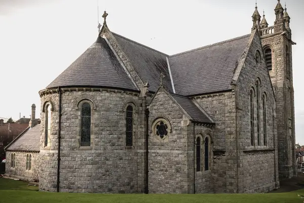 Detalle de la arquitectura de la iglesia de la Asunción en Howth, Irlanda — Foto de Stock