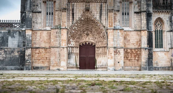 Detalle arquitectónico del Monasterio de Santa Maria da Vitoria — Foto de Stock