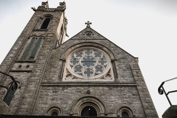 Részlet építészet a Nagyboldogasszony templom Howth, Írország — Stock Fotó