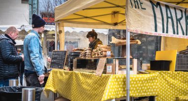 Dublin Temple Bar bölgesinde Sandviç satıcı standı