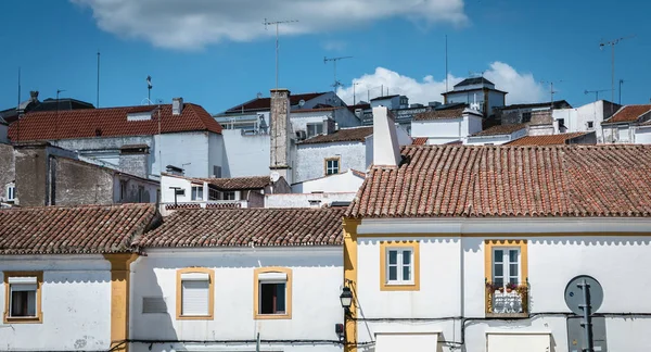 Detalhe típico da arquitetura da casa do centro histórico da cidade de Ev — Fotografia de Stock