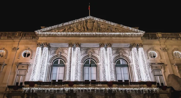 Arquitectura del Ayuntamiento de Lisboa decorada para Navidad y noche —  Fotos de Stock