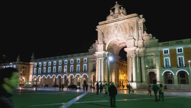 Yürüyen Ticaret Meydanı (Praca do Comercio) Ch için dekore edilmiştir