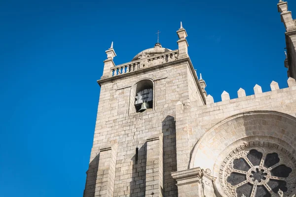 Arkitektonisk detalj av Porto-katedralen, Portugal — Stockfoto