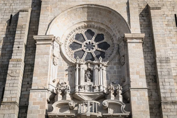 Architectural detail of the Porto Cathedral, Portugal — Stock Photo, Image