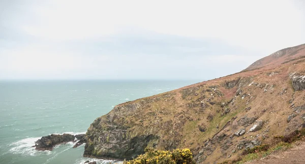 Sentier pédestre sur une falaise longeant la mer à Howth — Photo