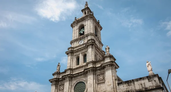 Carmo iglesia en el centro histórico de la ciudad de Braga, portugal — Foto de Stock