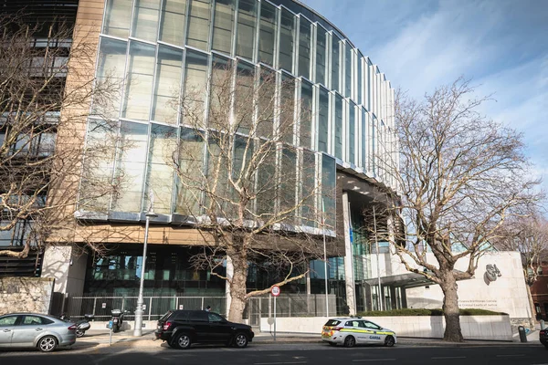 Architectural detail of The Criminal Courts of Justice in Dublin — Stock Photo, Image