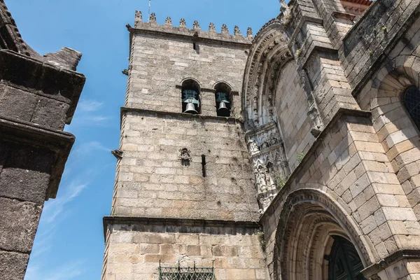 Detalle arquitectónico de la iglesia de Nossa Senhora da Oliveira — Foto de Stock