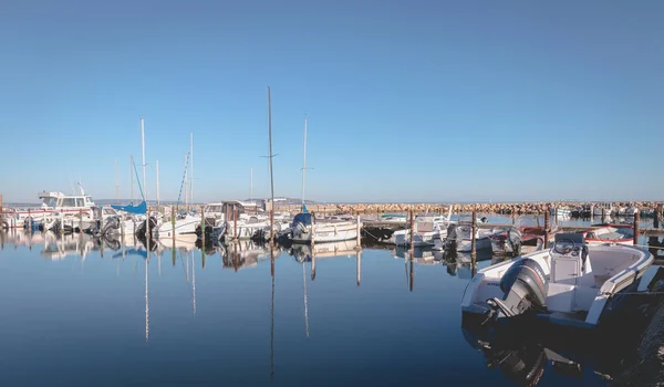 Vista del pequeño puerto del pueblo de Marsella, Francia —  Fotos de Stock