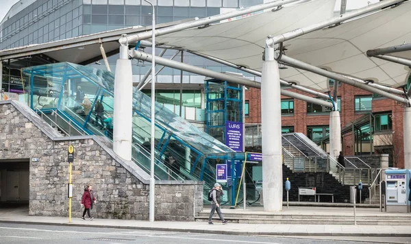 Street atmosphere and architecture before the DART Connolly trai — Stock Photo, Image