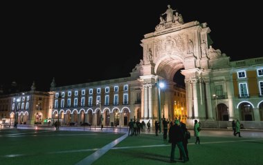 Yürüyen Ticaret Meydanı (Praca do Comercio) Ch için dekore edilmiştir